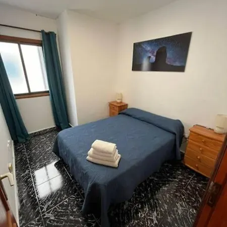 3 Dormitorios. Terraza. Bus Stop Apartman