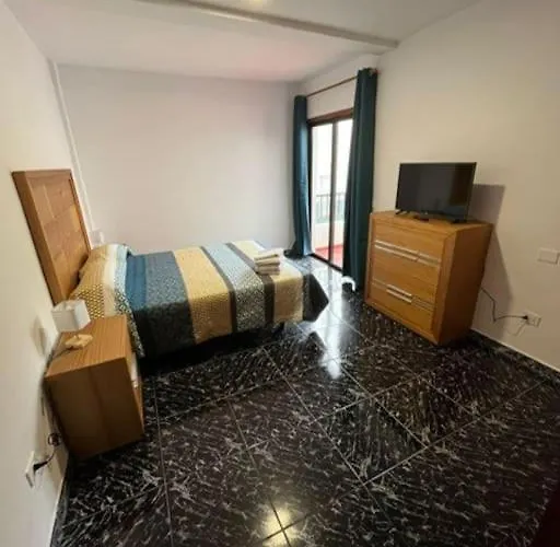 Lejlighed 3 Dormitorios. Terraza. Bus Stop *