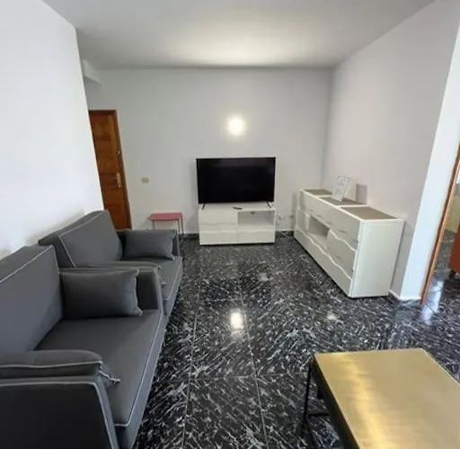 Lejlighed 3 Dormitorios. Terraza. Bus Stop